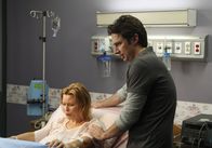 Scrubs - Die Anfänger – Die Geburt von ihres Sohnes steht kurz bevor: J.D. (Zach Braff, r.) will deshalb mit Kim (Elizabeth Banks, l.) zusammenbleiben, auch wenn er ihre Liebe nicht erwidern kann ...
