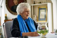 Tea with the Dames – Joan Plowright