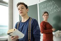 Die Freischwimmerin – Konstantin Reichmuth (Punky), Emily Cox (Martha).
