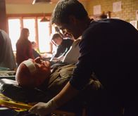 Under the Dome – Die Wahrheit über Paulines Verbleib sorgt für Spannungen zwischen Big Jim (Dean Norris, l.) und Sam (Eddie Cahill, r.) ...