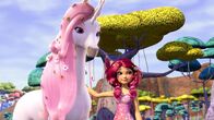 Mia and me - Abenteuer in Centopia – Mia (r.) und das Einhorn Lyria.