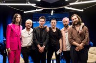Echoes – v.l.) auf der kleinen Bühne des YoYo die Bands Idles, Primal Scream und Life. An einem intimen Abend, der sich ganz dem britischen Indierock widmet, trifft Punkattitüde auf Debattierfähigkeit.