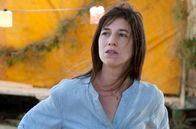 Der Baum – Dawn (Charlotte Gainsbourg) weiß nicht, wie es nach dem Tod ihres Mannes weiter gehen soll.