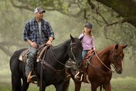 Homefront – L-R: Phil Broker (Jason Statham), Maddy Broker (Izabela Vidovic).