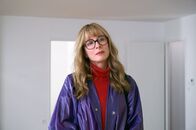 Wow! – Catherine (Karin Viard) muss nicht nur mit den Schrullen ihrer Kunden umgehen, sondern auch mit ihrer Trauer; sie ist kürzlich verwitwet.