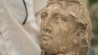 Schätze des Römischen Reichs – Fundstück aus Terracina: Vermutlich eine Terracotta-Büste von Alexander dem Großen.