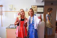 planet schule: TickTack - Zeitreise mit Lisa & Lena – Die Frau als Hausfrau: in den 50er Jahren DAS Ideal!