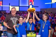 1, 2 oder 3 – Das blaue Team aus Baden-Württemberg freut sich über den Sieg.