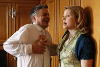 Danni Lowinski – Danni (Annette Frier, r.) ist bereit für ihre Mandanten Opfer zu bringen, aber Richter Rensing (René Hofschneider, l.) geht eindeutig zu weit ...