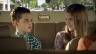 Young Sheldon – Sheldon (Iain Armitage, l.); Missy Cooper (Raegan Revord, r.)
