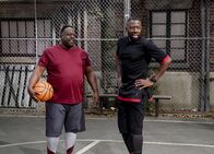 The Neighborhood – Calvin Butler (Cedric the Entertainer, l.); Malcolm Butler (Sheaun McKinney, r.)