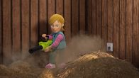 Feuerwehrmann Sam – Statt das Heu zusammenzuharken, benutzt Sarah einen Laubbläser.