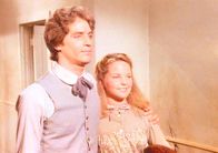 Unsere kleine Farm – Endlich kann Adam (Linwood Boomer, l.) seine geliebte Mary (Melissa Sue Anderson, r.) wieder in die Arme schließen.