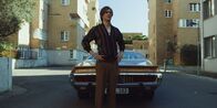 neoriginal: Crystal Wall – Nicolas Dardenne (Gustav Schmidt) in ungewohnter Umgebung. In Lounas Welt kennt er sich nicht aus.
