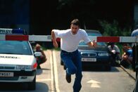 Kommissar Rex – Anlauf für den Sprung in die Donau: Kommissar Brandtner (Gedeon Burkhard) ...