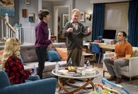 The Big Bang Theory – (v.l.n.r.) Bernadette (Melissa Rauch); Howard (Simon Helberg); Larry Fowler (Teller); Sheldon (Jim Parsons)