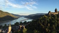 Der Rhein - Strom der Geschichte – Von der Höhe bei Bacharach blickt man in das romantische Mittelrheintal.