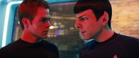 Star Trek – Das Schicksal der Galaxis liegt in den Händen erbitterter Rivalen, die aus völlig verschiedenen Welten stammen. Der eine ist ein tollkühner Farmerjunge, James Tiberius Kirk (Chris Pine, l.) und der andere ein hochbegabter Vulkanier, Spock (Zachary Quinto, r.), der von seinem Volk nicht geachtet wird ...