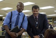 Brooklyn Nine-Nine – Terry Jeffords (Terry Crews, l.); Neil deGrasse Tyson (r.)