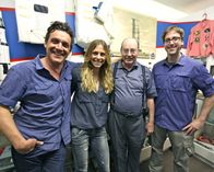 UFO-Jäger – Titusville, Florida: Das Team mit Astrounat Edgar Mitchell im NASA-Museum. (National Geographic Channels/ Snake Oil Productions)