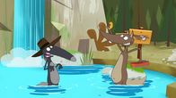 Wolf – Entsetzt entdeckt Wolf sein Gold in Alfreds Hand.