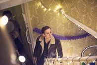 Pure – Charlie (Joe Cole) sucht Marnie auf der Geburtstagsfeier von Amber und er entdeckt, dass sie mit Joe in einem Schlafzimmer verschwindet.