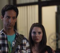 Community – Annie (Alison Brie, r.) erkennt ziemlich schnell, dass es nicht einfach wird, mit Jeff zusammen zu arbeiten. Auch Troy möchte nicht mit Abed (Danny Pudi, l.) in einem Team sein ...