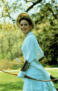 Zeit der Unschuld – Die hübsche, treuherzige May Welland (Winona Ryder) versucht ihr Glück im Bogenschießen. Leider finden Amors Pfeile nicht immer das ihnen zugedachte Ziel ...
