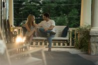 Forever my Girl – Josie (Jessica Rothe, l.); Liam (Alex Roe, r.)