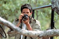 Der Löwe – Al Duvivier (Richard Anconina) reist nach Afrika und trifft dort unverhofft seinen ehemaligen Chef wieder.