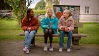 Glow – Naomi und Jenny versuchen Kim aufzuheitern, aber die kann nur an ihre Aufnahmeprüfung denken. Wie soll sie das bloß schaffen? (von links nach rechts: Solyana Tesfaye Tikabo, Bianca Ghilardi-Hellsten, Anine Bonnevie Nagell-Høyer)