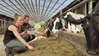 Terra Xpress – Fenja Meiners und Adrian Koch wollen, dass es ihren Milchkühen gut geht – doch wie finanzieren?