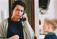 Unser fremdes Kind – Anna (Danuta Stenka) glaubt, ihr Sohn sei bei der Geburt mit einem deutschen Frühchen vertauscht worden. Ihr Sohn Tomek (Pawel Krucz) merkt zunächst nur, dass in der Familie schwierige Probleme gewälzt werden.
