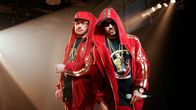 Blutzbrüdaz – Als die Rapper Otis (Sido, l.) und Eddy (Bobby Tight, r.) auf Anraten eines Plattenladenbesitzers in Eigenregie ein Tape mit ihren Songs aufnehmen, entwickelt sich dieses zum Verkaufshit. Doch Eddy steigt der Erfolg immer mehr zu Kopf ...