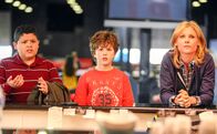 Modern Family – L-R: Manny Delgado (Rico Rodriguez), Luke Dunphy (Nolan Gould), Claire Dunphy (Julie Bowen)