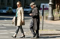 Rentnercops – Vicky Adam (Katja Danowski, l.) gibt Edwin Bremer (Tilo Prückner, r.) die Schuld an der Misere im Hause Hoffmann.