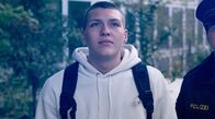 Stabil – "Fresse" (Beren Zint) wird von der Polizei abgeführt