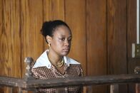 Evil - Gesichter des Bösen – Beverly Brooks testifies against her husband in court.