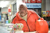 Devil's Candy – Als der geistig verwirrte Mittfünfziger Ray Smilie (Pruitt Taylor Vince), Sohn der Vorbesitzer, vor ihrer Tür steht, denkt sich die Familie nicht viel dabei. Doch die Besuche werden immer beängstigender und plötzlich tauchen widerwärtige teuflische Motive in den Bildern von Jesse auf.