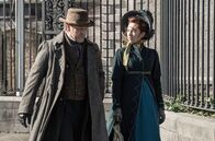 The Frankenstein Chronicles – John Marlott (Sean Bean, l.) und Lady Jemima Hervey (Vanessa Kirby, r.).
