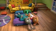 Pip und Posy – Mitternacht rückt einfach nicht näher, da kann man sich auf den Kopf stellen oder legen.