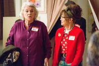 Hello My Name Is Doris: Älterwerden für Fortgeschrittene – Roz (Tyne Daly, l.); Doris (Sally Field, r.)