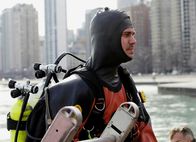 Chicago Fire – Er hat ein Kind aus dem See gerettet: Taylor Kinney als Kelly Severide