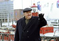 Der Dicke – MDR Fernsehen DER DICKE FOLGE 4, "Letzter Versuch" Uhr. Gregor Ehrenberg (Dieter Pfaff) wartet am Hamburger Hafen auf seine Ex-Frau.