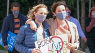 Station 19 – Station 19 Staffel 4 Folge 12 Friedlicher Protest: Danielle Savre als Maya Bishop, Stefania Spampinato als Carina DeLuca Copyright: SRF/ABC Studios