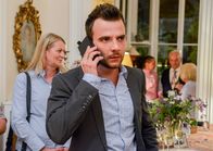 Tatort – Helmut Mader (Eugen Knecht) erfährt die Nachricht vom Säure-Unfall seiner Frau.