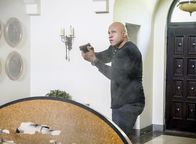 Navy CIS: L.A. – Verfolgt eine Spur und löst dabei ein Feuergefecht aus: Sam Hanna (LL Cool J) ...