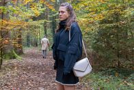 Sturm der Liebe – Maxi (Katharina Scheuba) sieht keinen anderen Ausweg mehr aus ihrem moralischen Dilemma, als Henry alles zu gestehen.