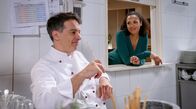 Sturm der Liebe – Robert (Lorenzo Patané, l.) und Nicole (Dionne Wudu, r.) sind auf einer Wellenlänge.