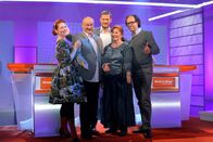 Meister des Alltags – Moderator Florian Weber stellt in „Meister des Alltags“ die Alltagstauglichkeit seiner prominenten Kandidaten auf die Probe. „Meister des Alltags“ spendet seinen Gewinn einem guten Zweck. v.li. Enie van de Meiklokjes, Bodo Bach, Florian Weber, Alice Hoffmann und Christoph Sonntag.